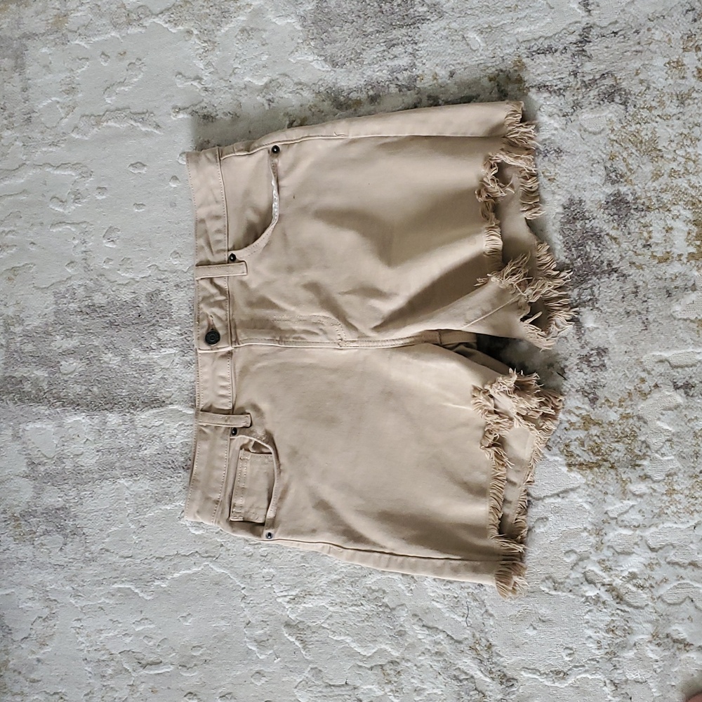 Carly Jean Los Angeles Revy Shorts - Picture 3 of 6